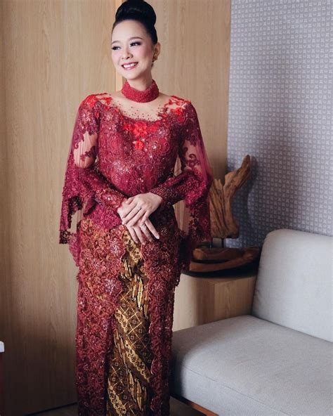 kebaya merah fb